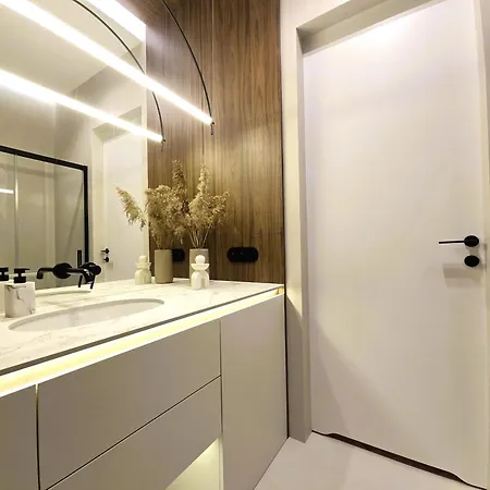 Porto Marina - Widok Na Jezioro Z Kazdego Z 3 Pokoi, Lux, Garaz, Klima Apartmán